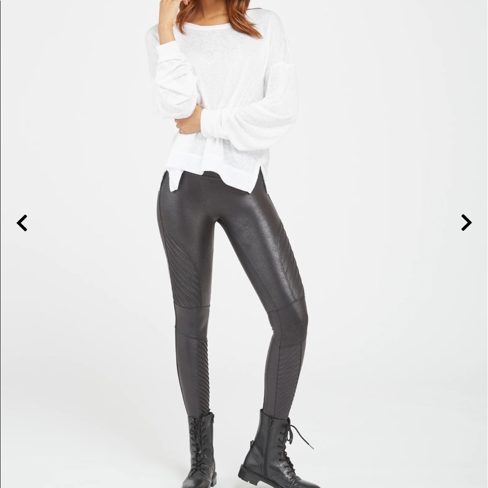 Spanx Moto Faux Leather Leggings. Sz M. Could easily fit a small.